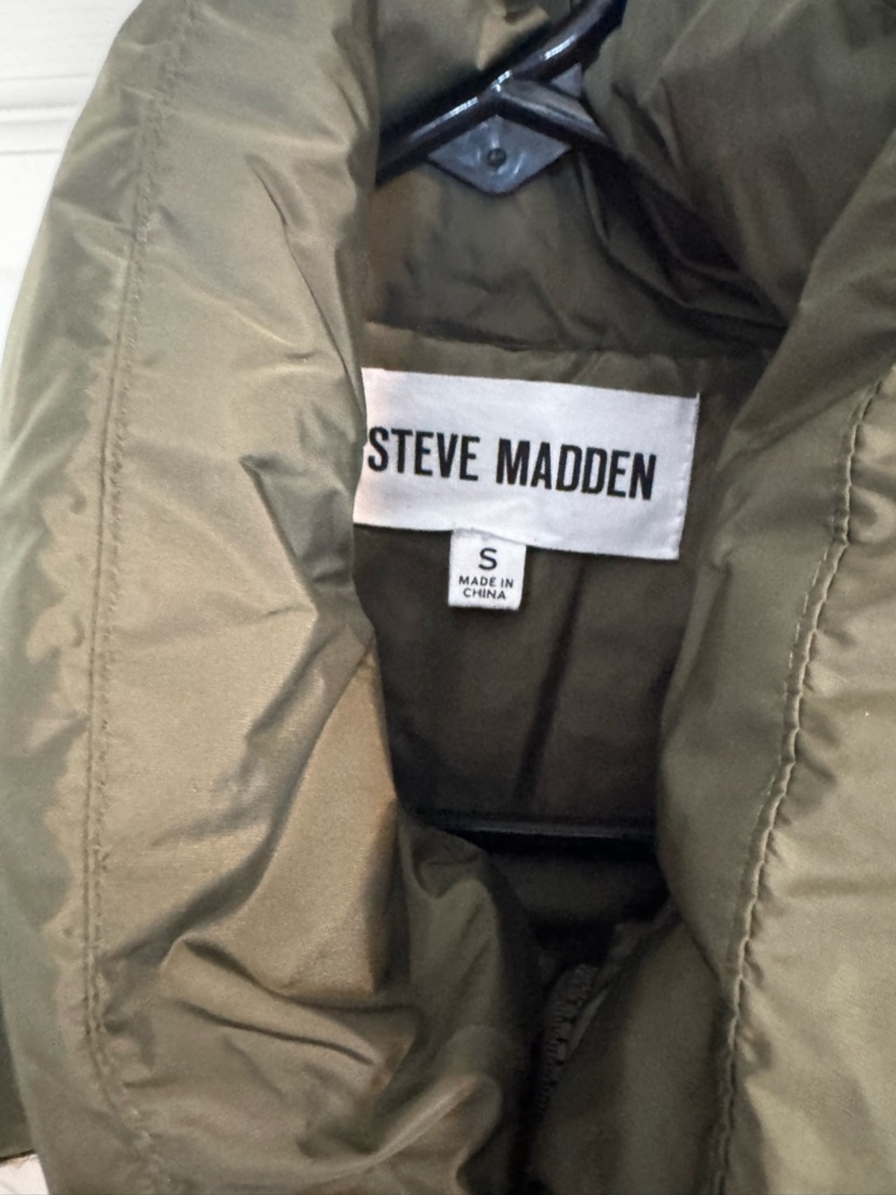 Steve Madden Women's Daisy
Colorblock Puffer Zip Jacket Greens, Yellow, & White - Picture 5 of 6